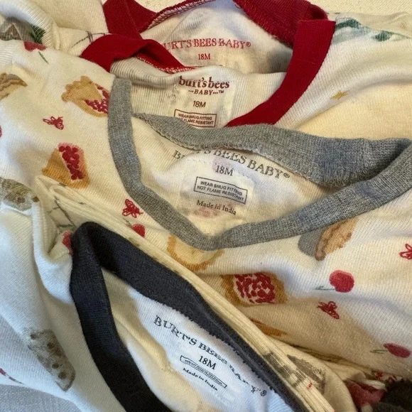 Burt’s Bees Baby | Bundle of 2-piece Holiday Pajama Sets | 18 months - Picture 16 of 16